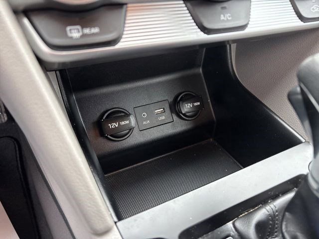 Used 2019 Hyundai Elantra SE image 24