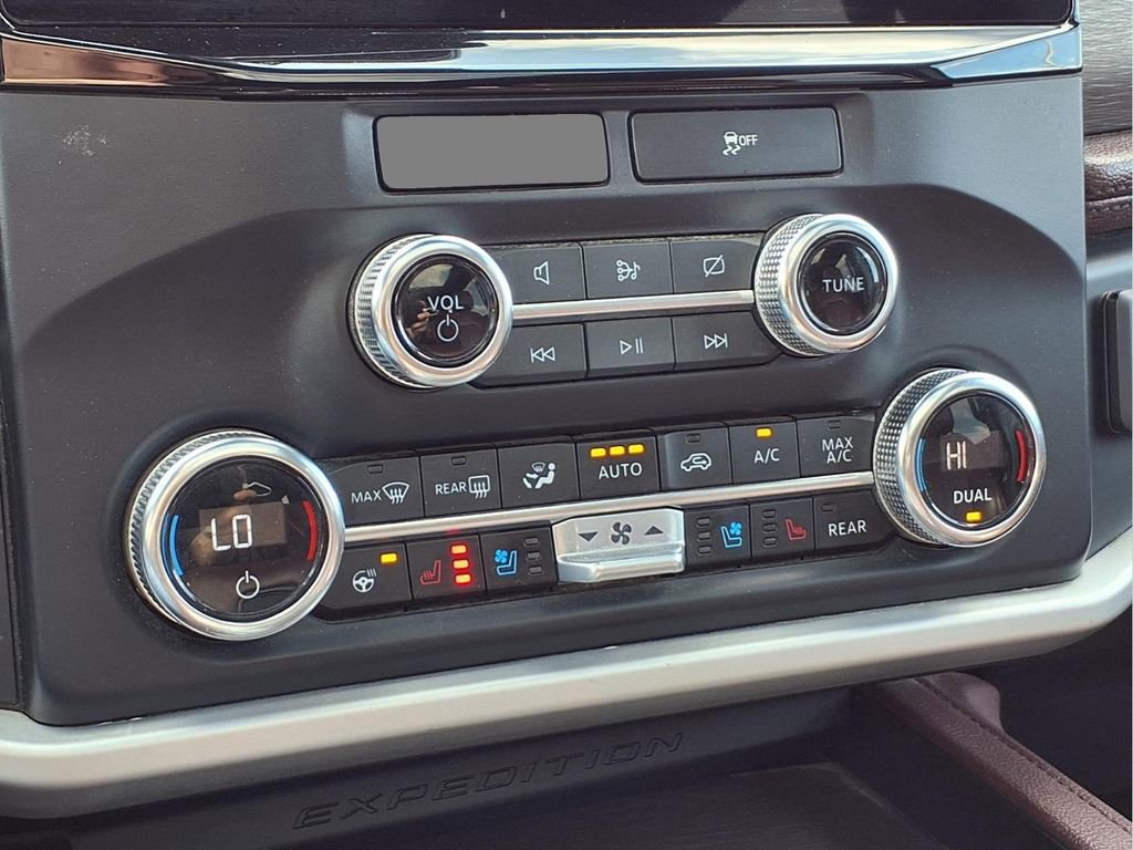 Used 2023 Ford Expedition Limited image 8