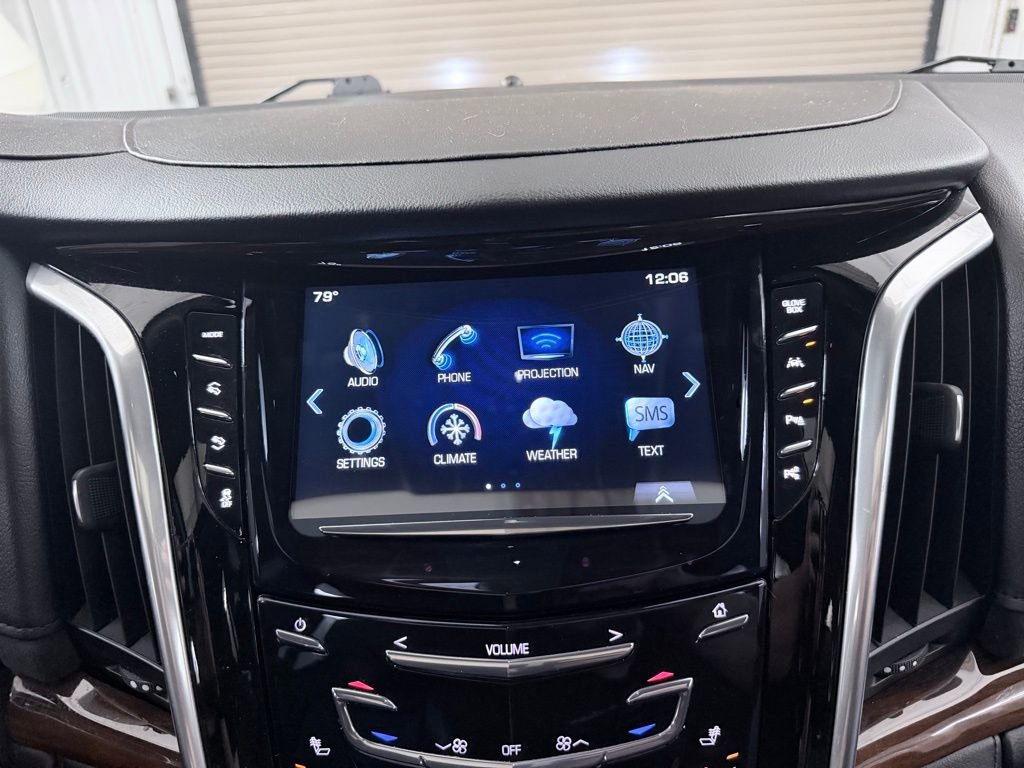 Used 2020 Cadillac Escalade Luxury w/ LPO, Radiant Package AWD/4WD image 19