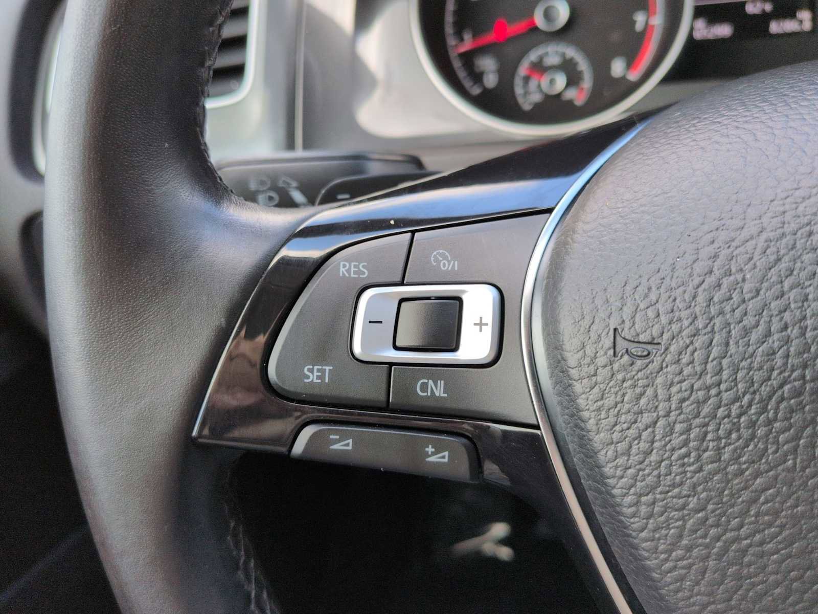 Used 2018 Volkswagen Golf S FWD image 24