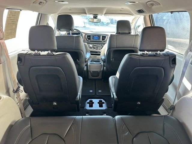 Used 2018 Chrysler Pacifica Touring-L image 21