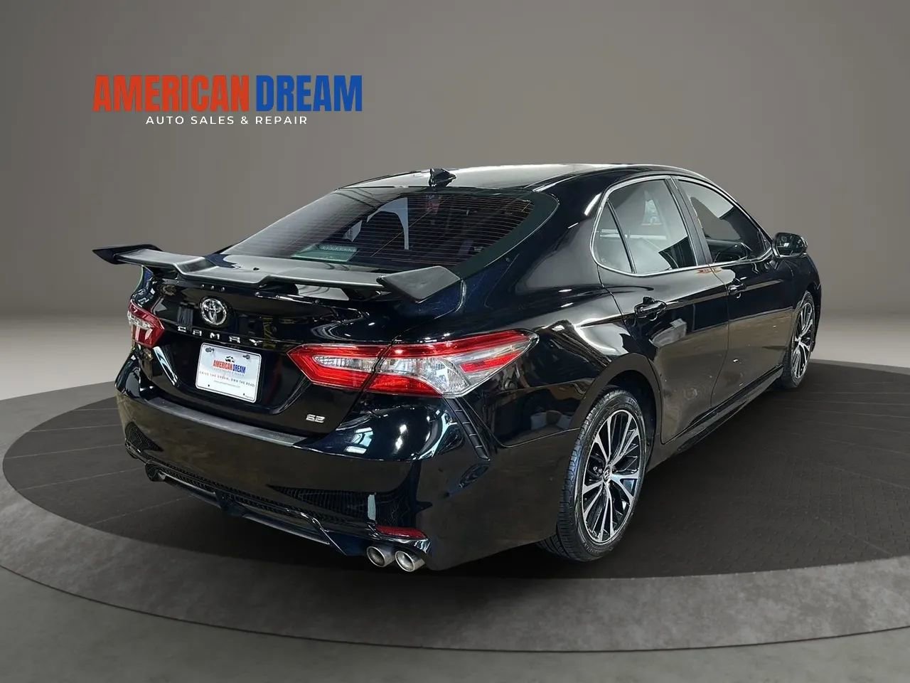 Used 2019 Toyota Camry SE w/ Carpet Mat Package FWD image 5