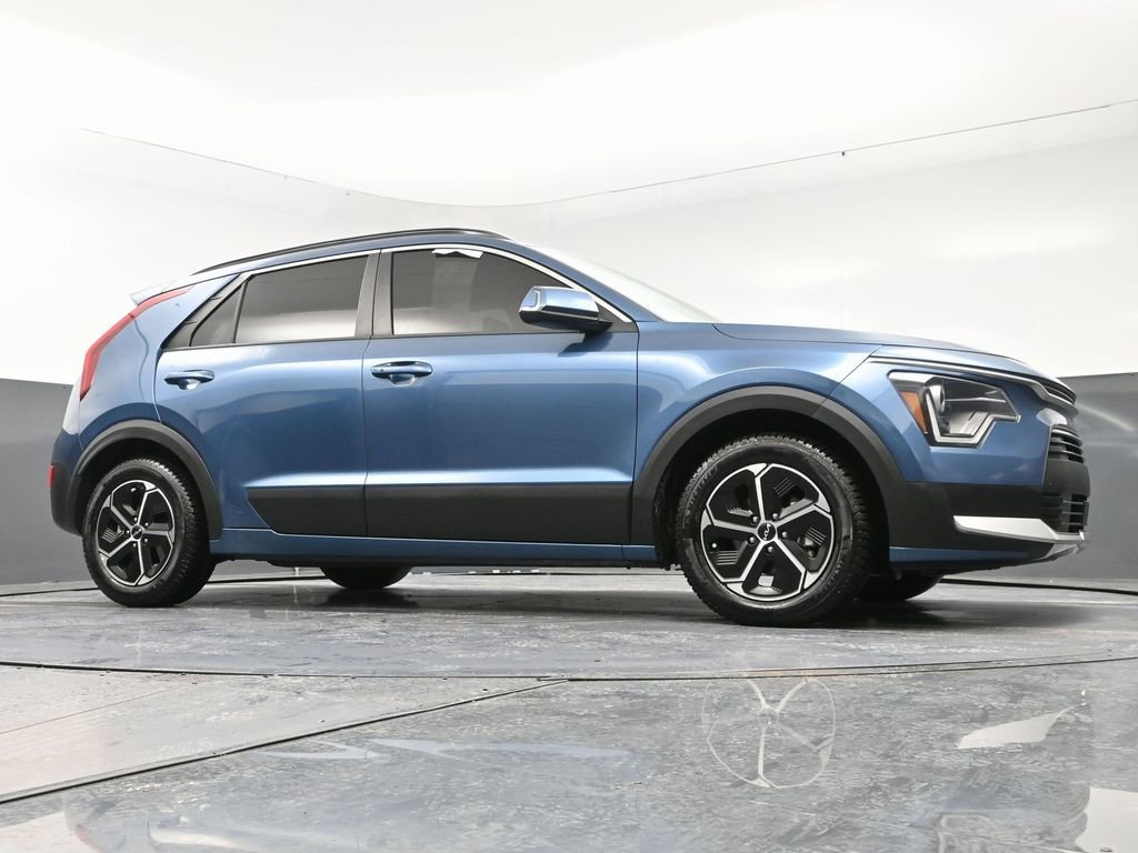 Used 2023 Kia Niro EX image 48