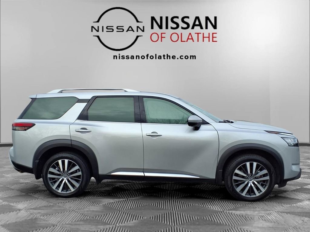 Certified 2022 Nissan Pathfinder Platinum w/ Cargo Package image 28