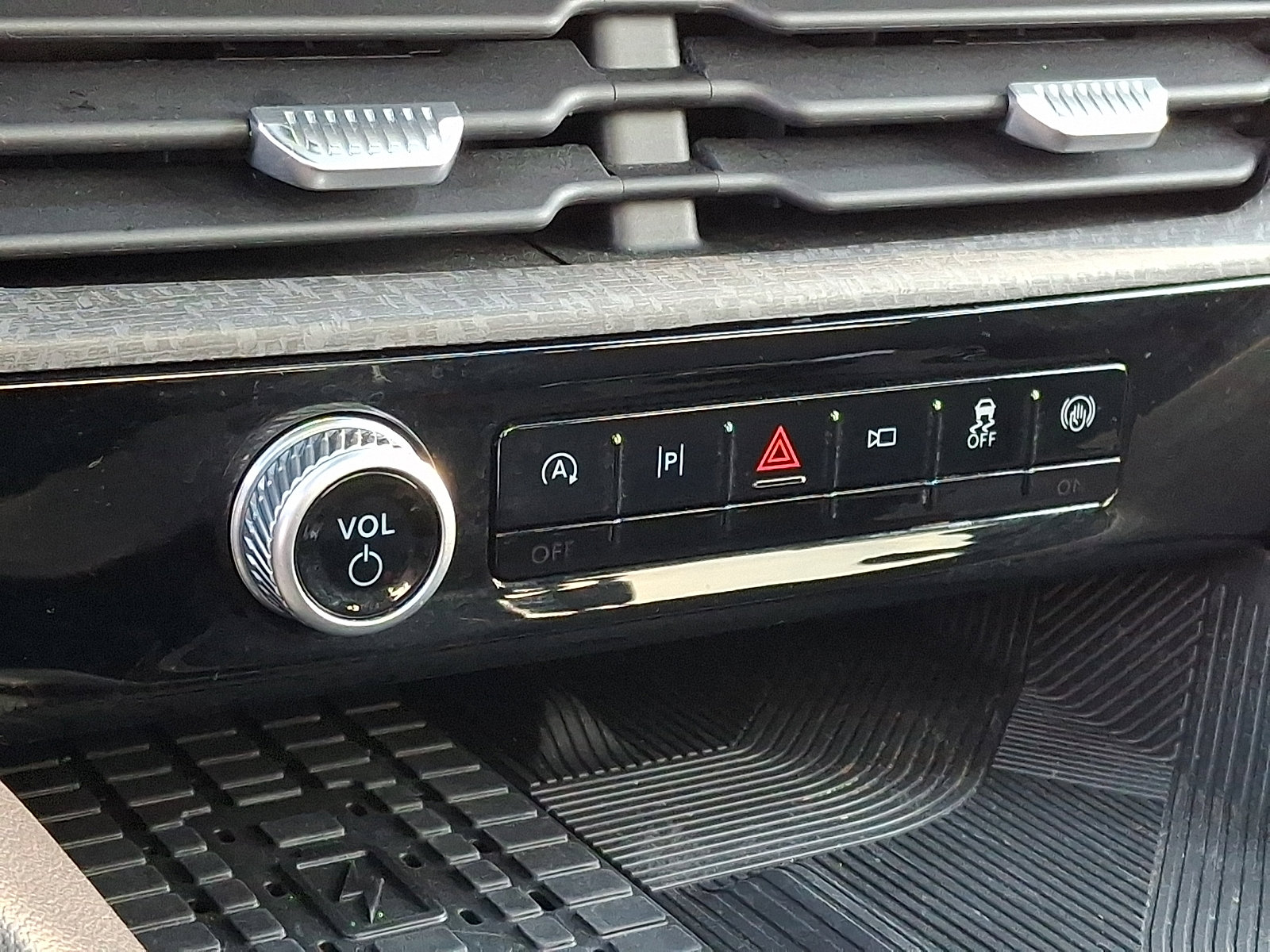 Used 2025 Ford Explorer Platinum w/ LUX Leather Package image 19