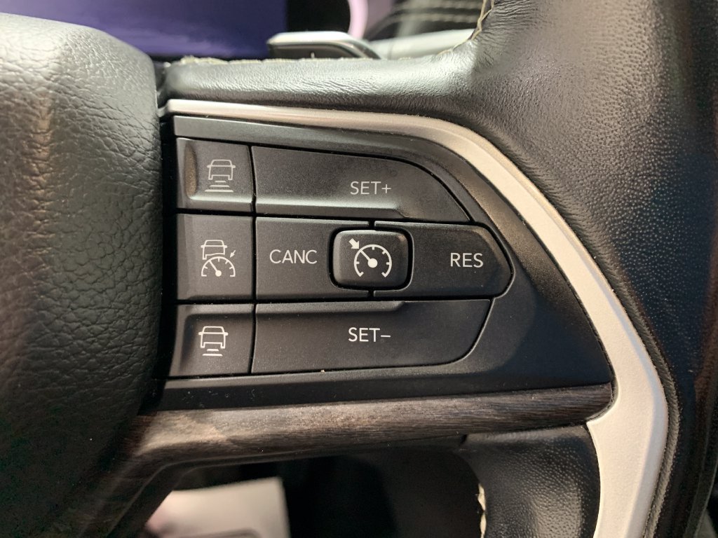 Used 2022 Jeep Grand Cherokee Limited AWD/4WD image 25