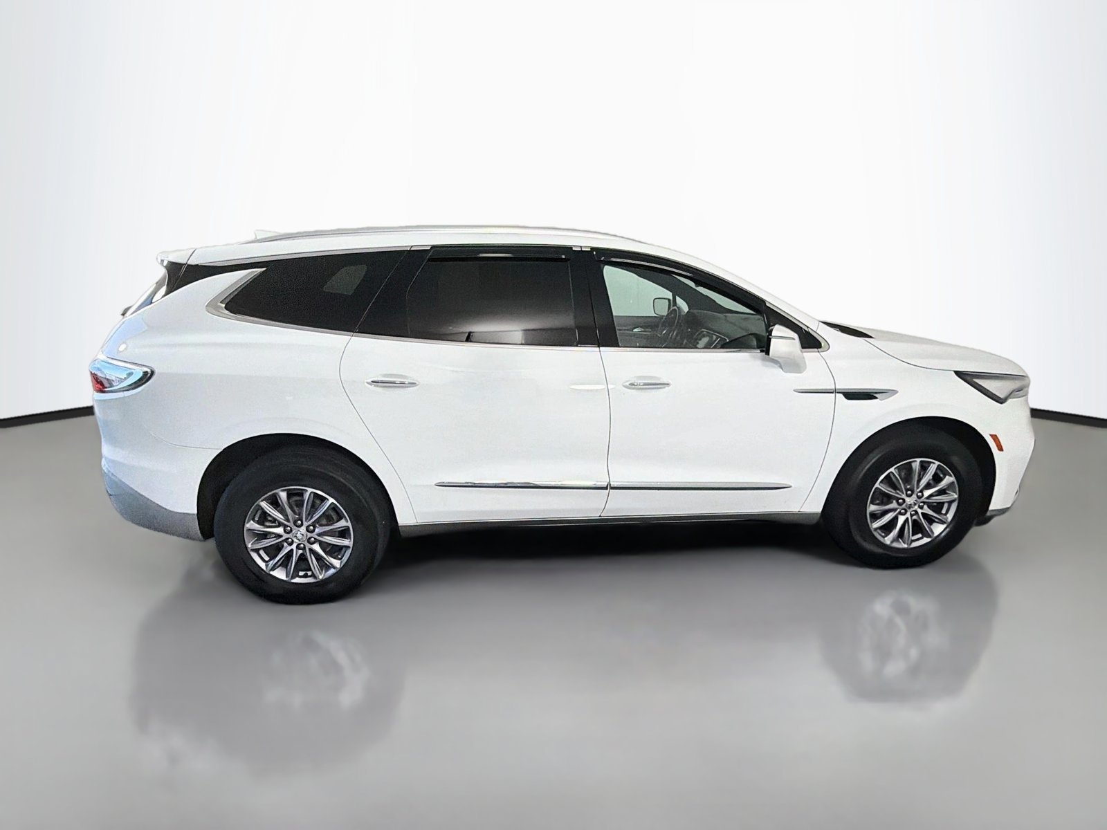 Used 2024 Buick Enclave Essence FWD image 8