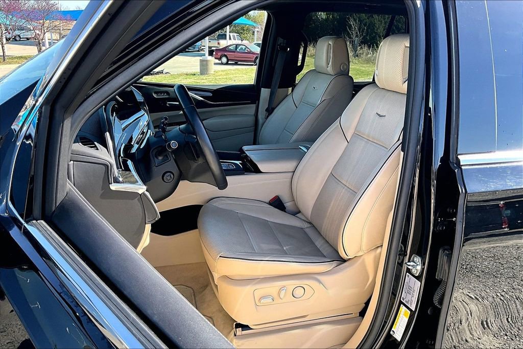 Used 2024 Cadillac Escalade Premium Luxury image 24