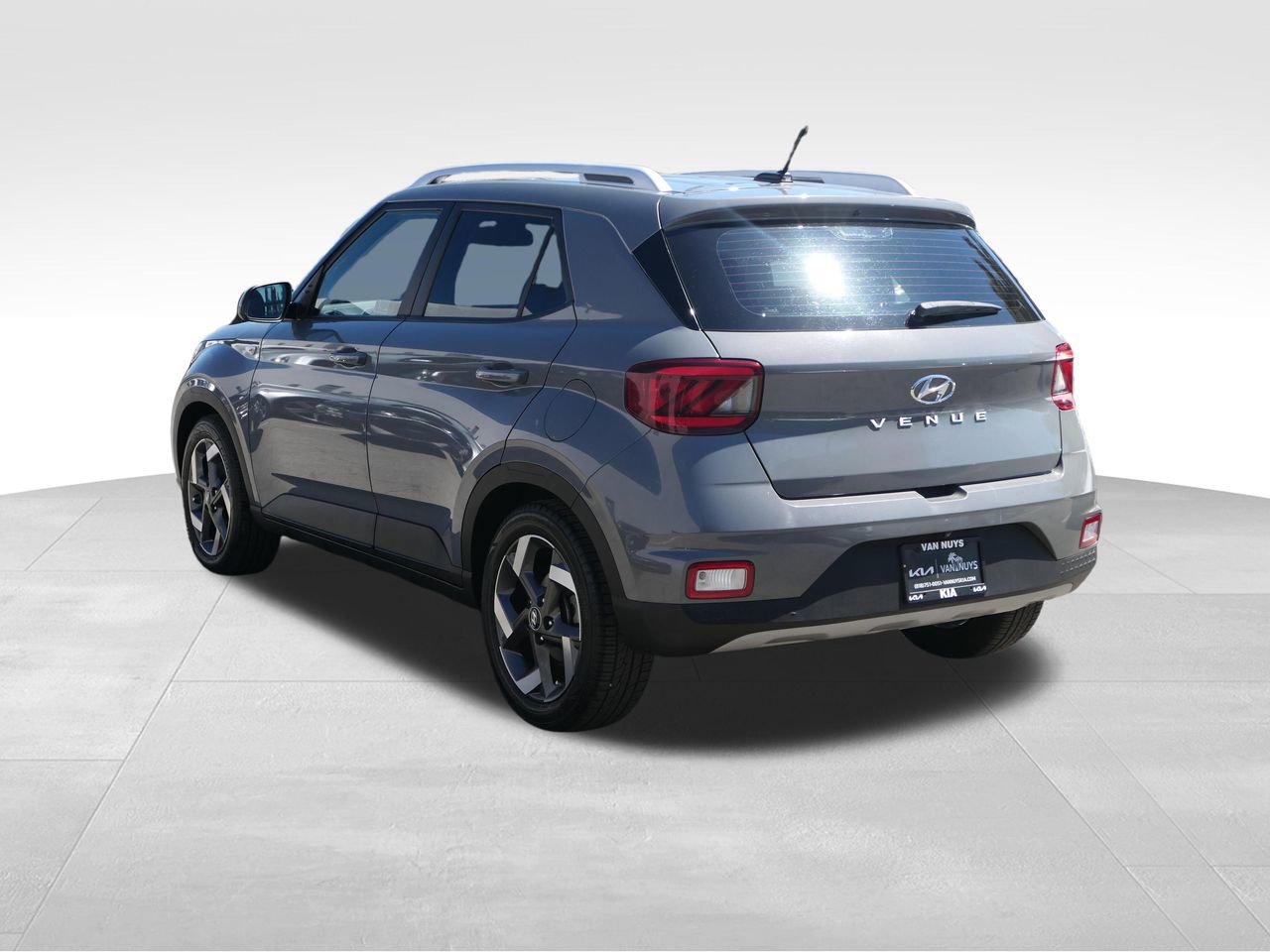 Used 2023 Hyundai Venue SEL image 6