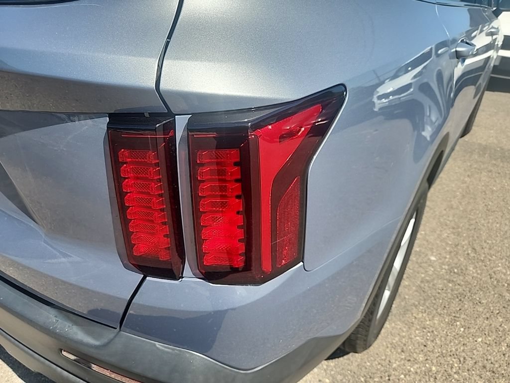 Certified 2023 Kia Sorento LX FWD image 13