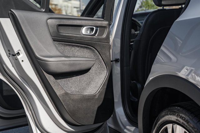 Certified 2025 Volvo XC40 B5 Plus image 36