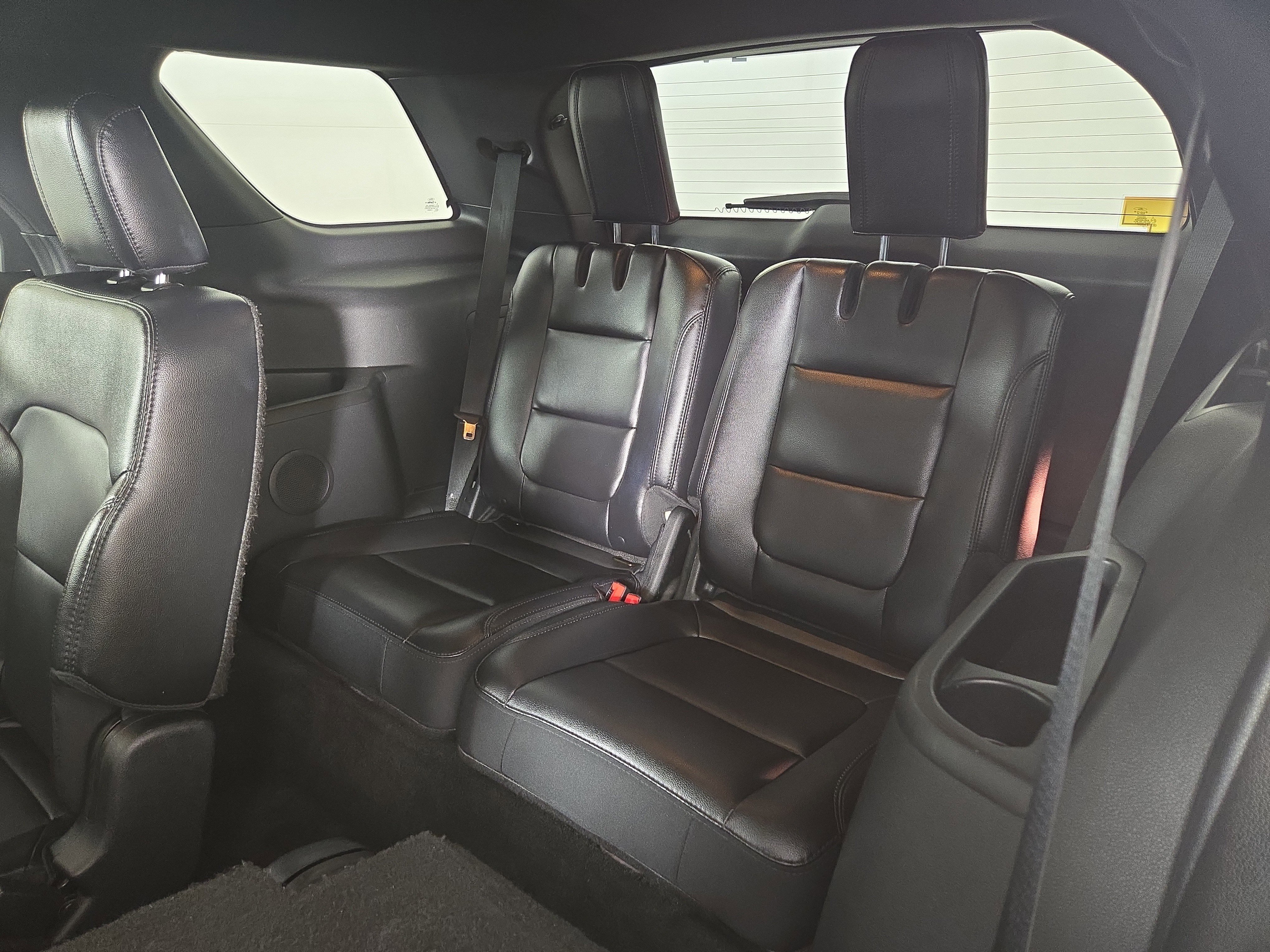 Used 2017 Ford Explorer XLT w/ Equipment Group 202A AWD/4WD image 13