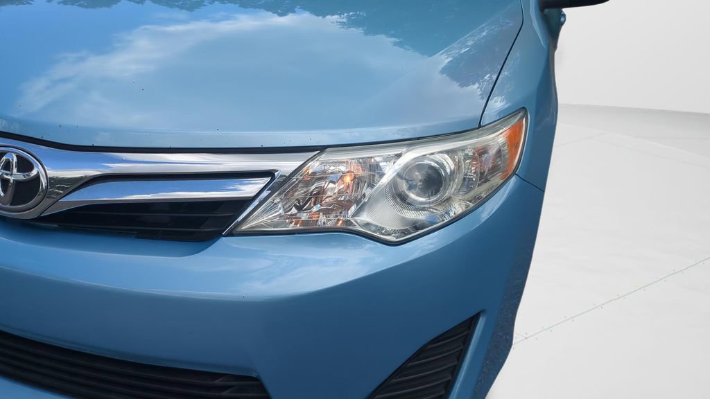 Used 2012 Toyota Camry LE image 32