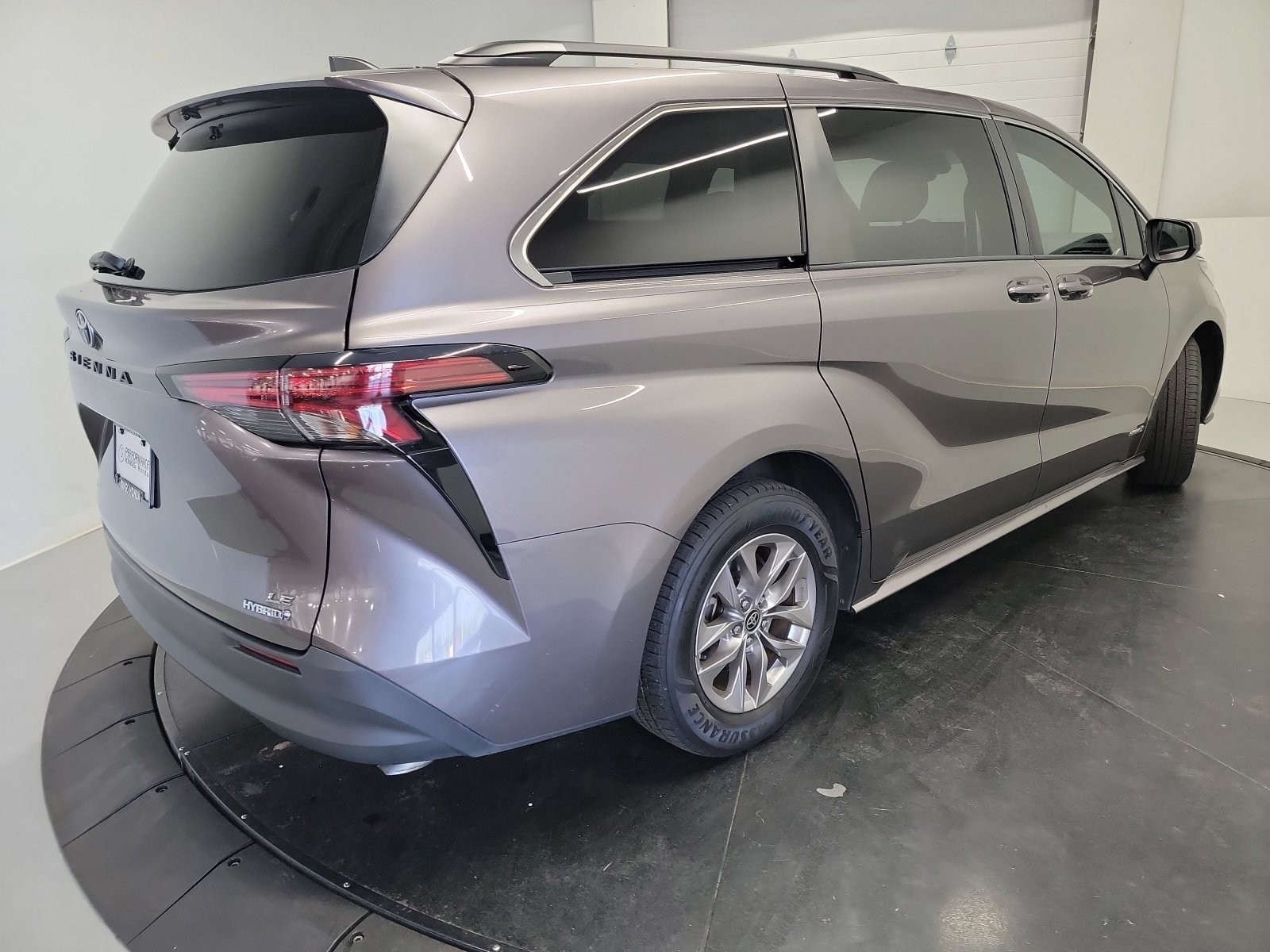 Used 2021 Toyota Sienna LE w/ LE Plus Package AWD/4WD image 9