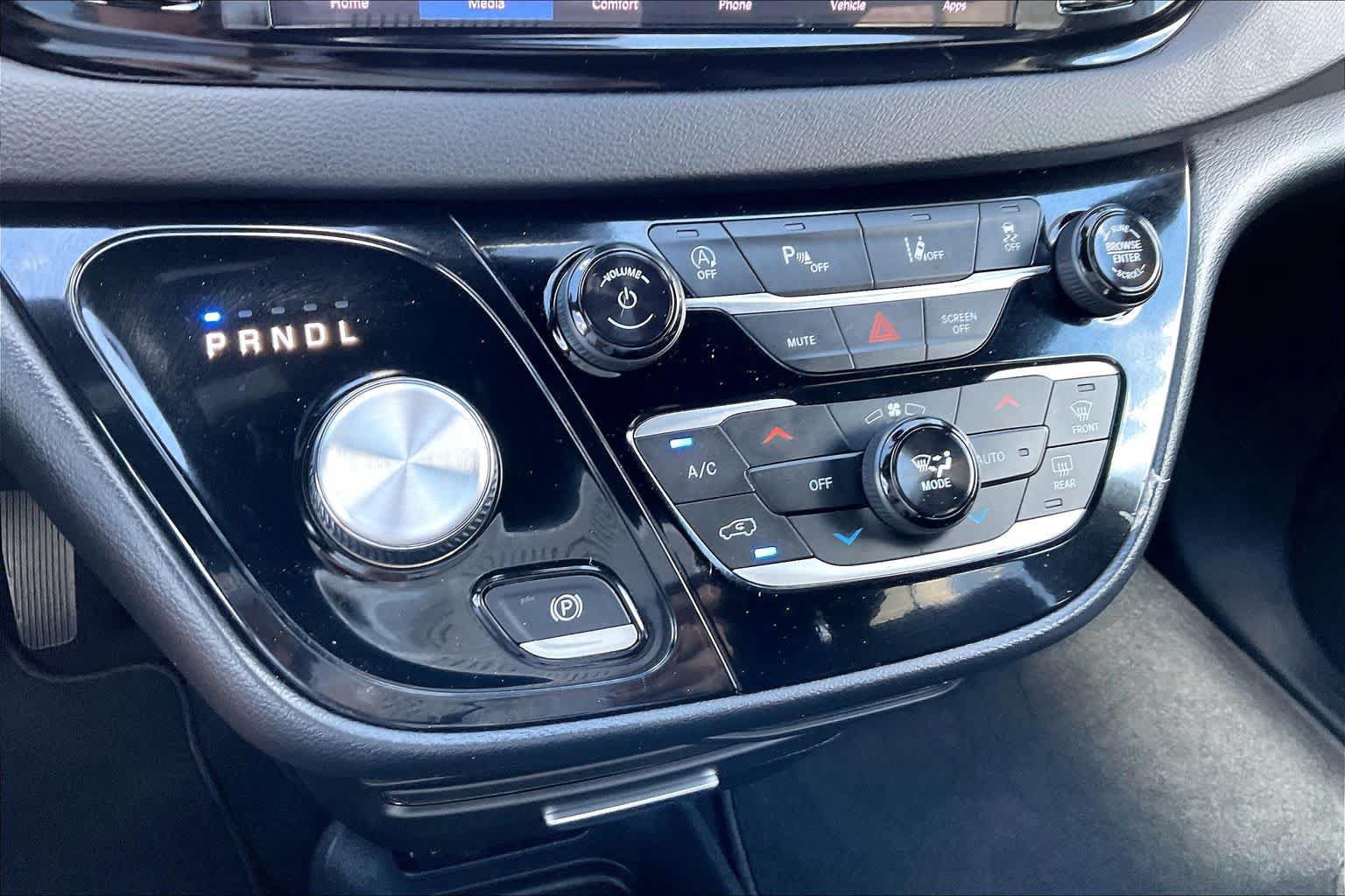 Used 2025 Chrysler Pacifica Select FWD image 30