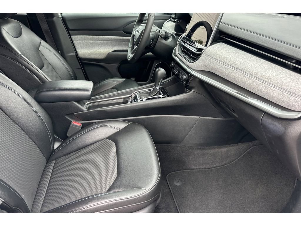 Used 2024 Jeep Compass Latitude image 18