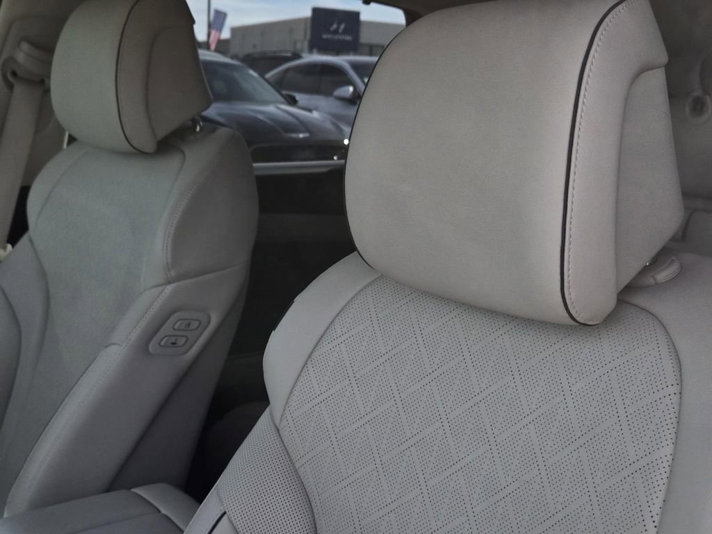 Used 2025 Genesis GV80 3.5T Advanced image 17