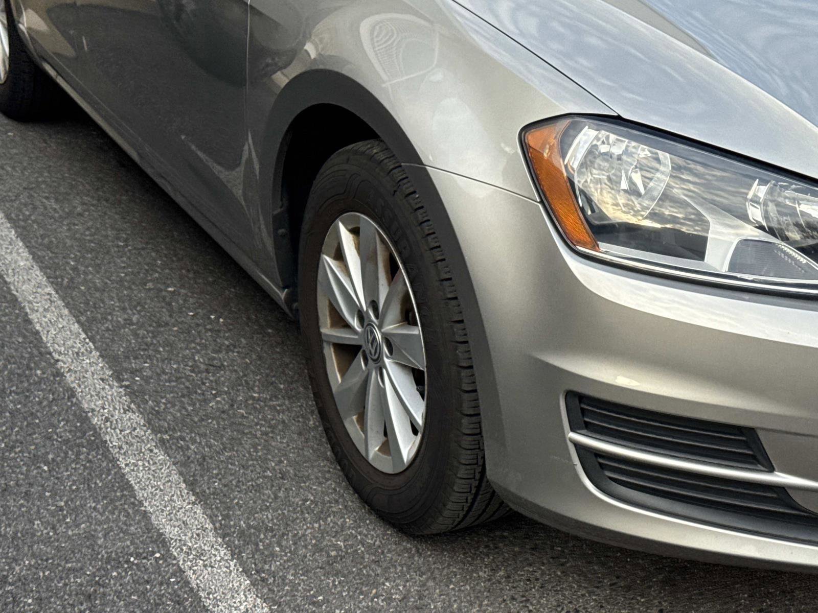 Used 2016 Volkswagen Golf 4-Door image 5