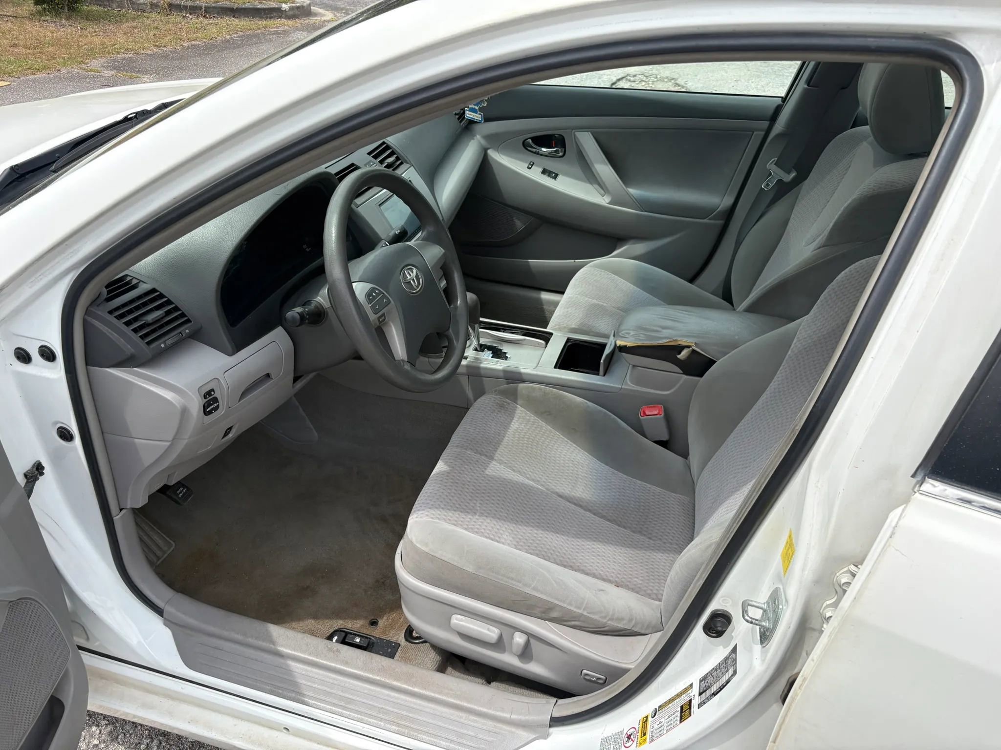 Used 2011 Toyota Camry LE w/ LE Extra-Value Pkg image 2