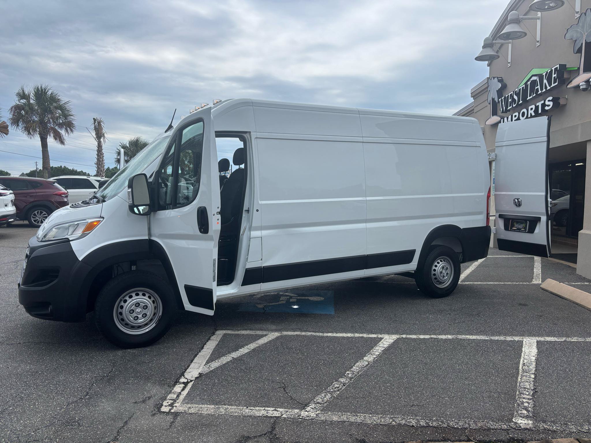 Used 2024 RAM ProMaster 2500 w/ Convenience Group FWD image 24