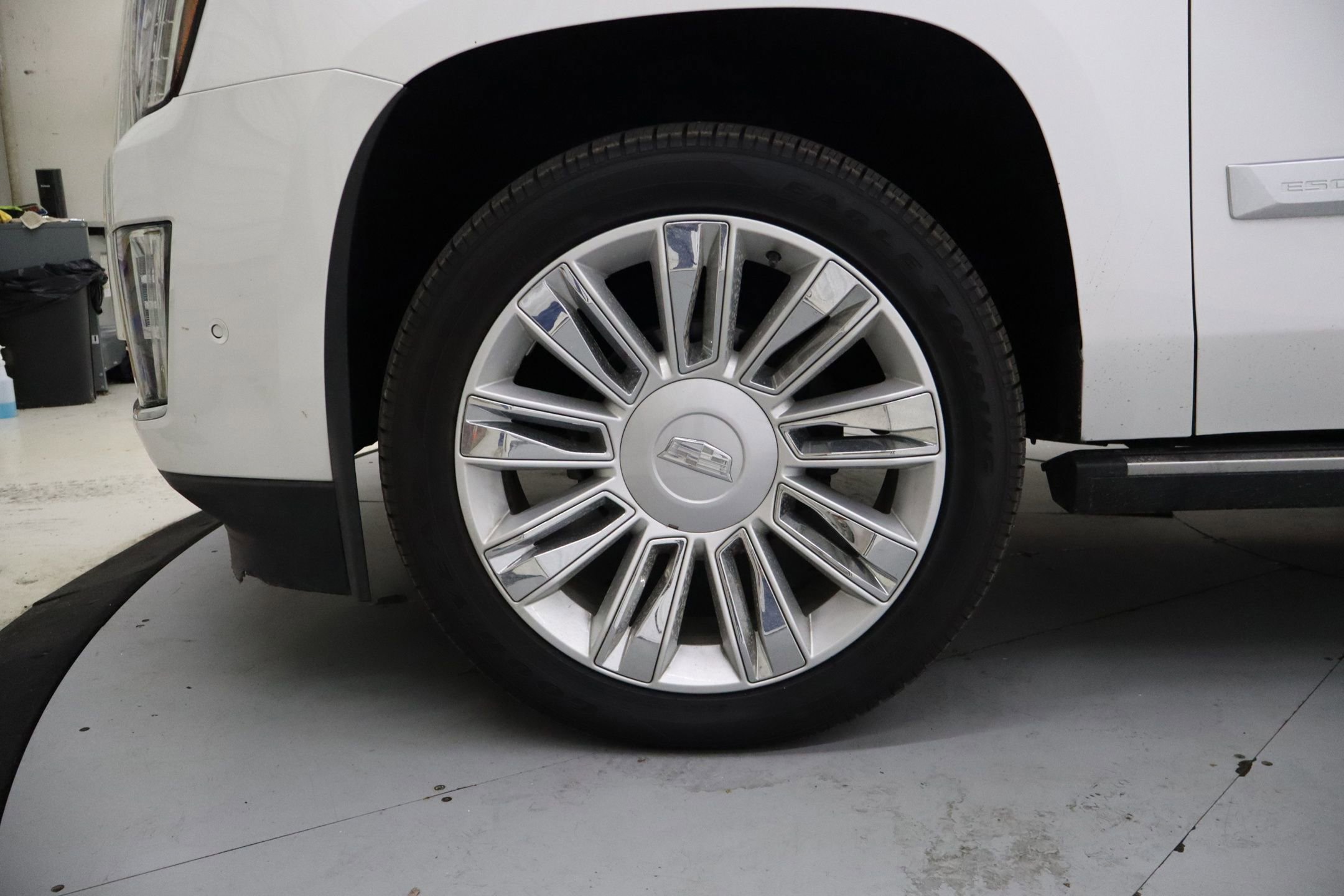 Used 2020 Cadillac Escalade Platinum image 12