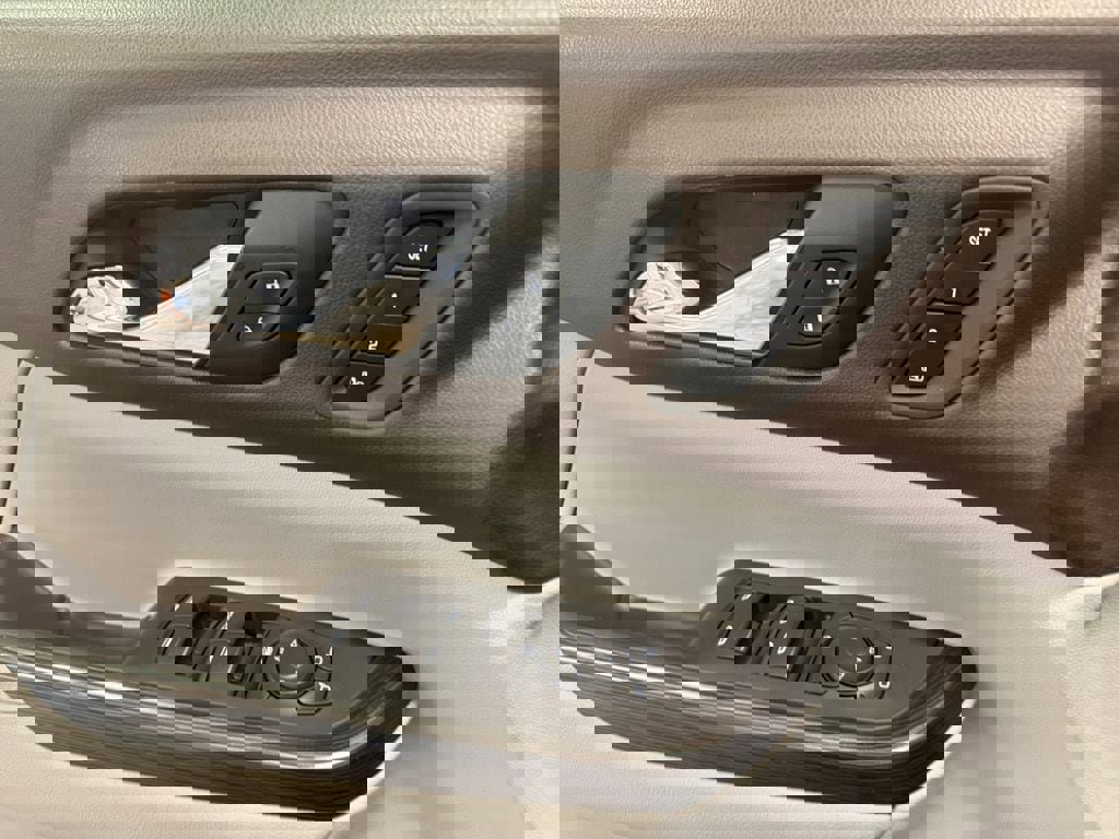 Used 2018 GMC Acadia SLT image 18