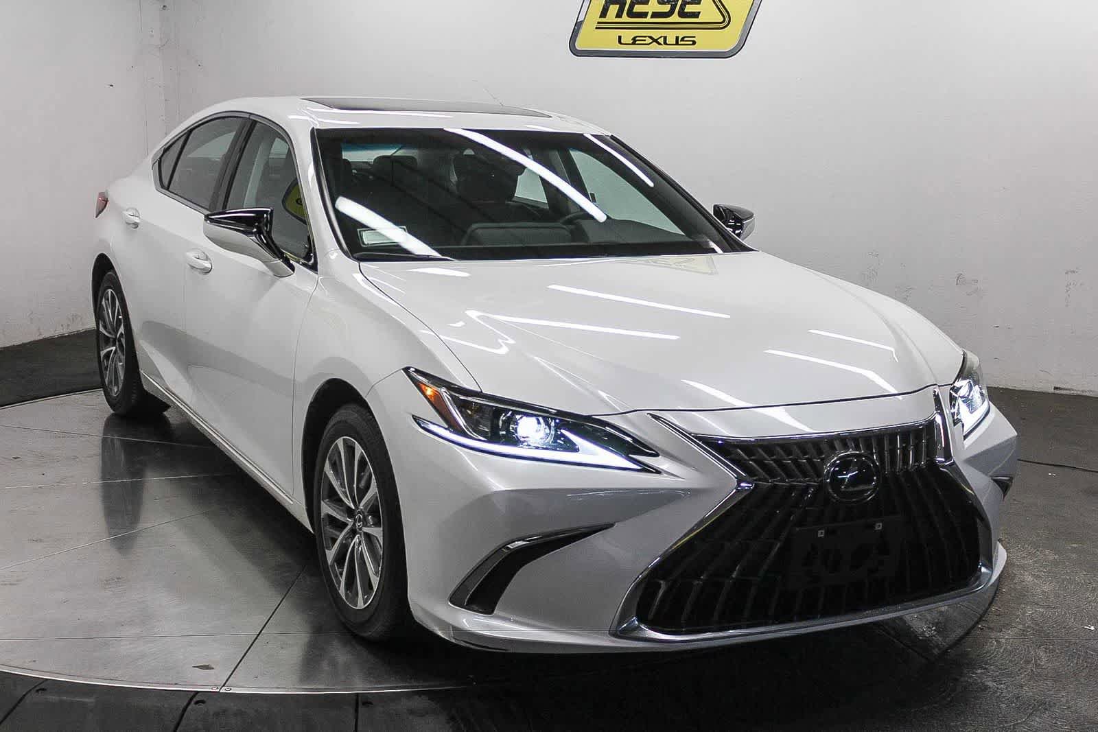 Certified 2025 Lexus ES 350 w/ Accessory Package (Z2) FWD image 3