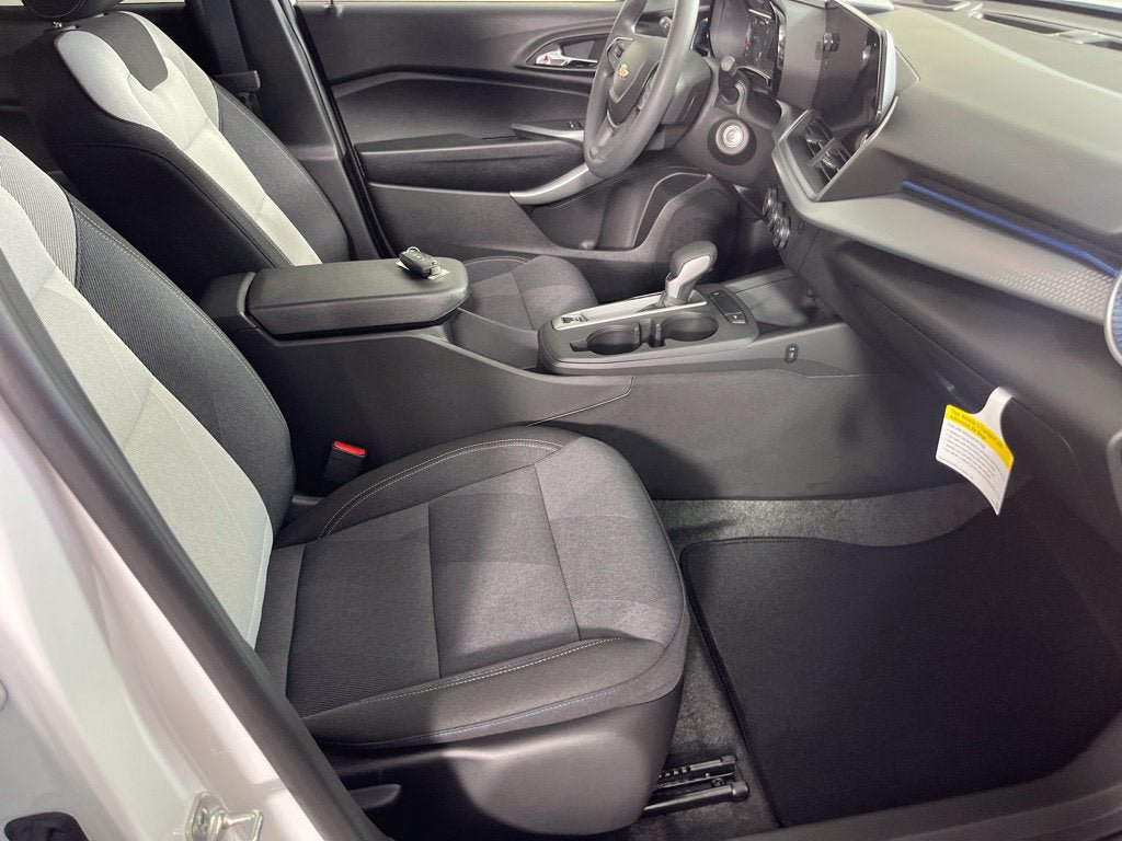 New 2026 Chevrolet Trax LS w/ LS Convenience Package FWD image 16
