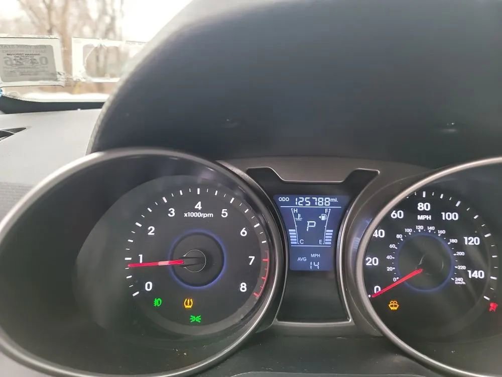 Used 2013 Hyundai Veloster w/ Style Pkg image 14