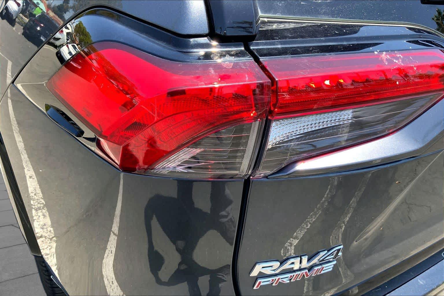 Used 2021 Toyota RAV4 SE w/ Weather & Moonroof Package AWD/4WD image 28