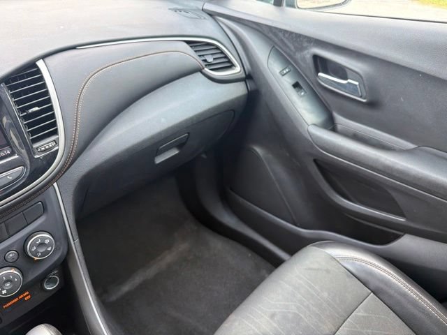 Used 2020 Chevrolet Trax LT w/ Driver Confidence Package FWD image 32