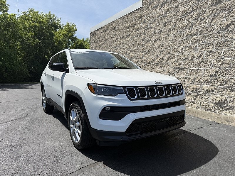 Used 2023 Jeep Compass Latitude w/ Sun and Sound Group AWD/4WD image 1