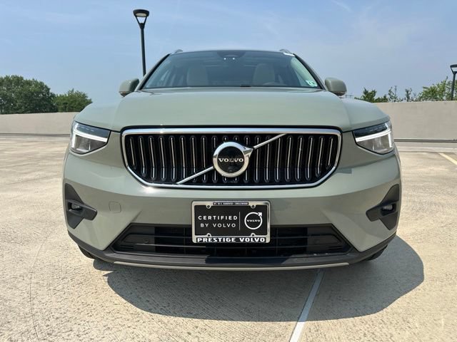 Certified 2025 Volvo XC40 B5 Plus AWD/4WD image 2