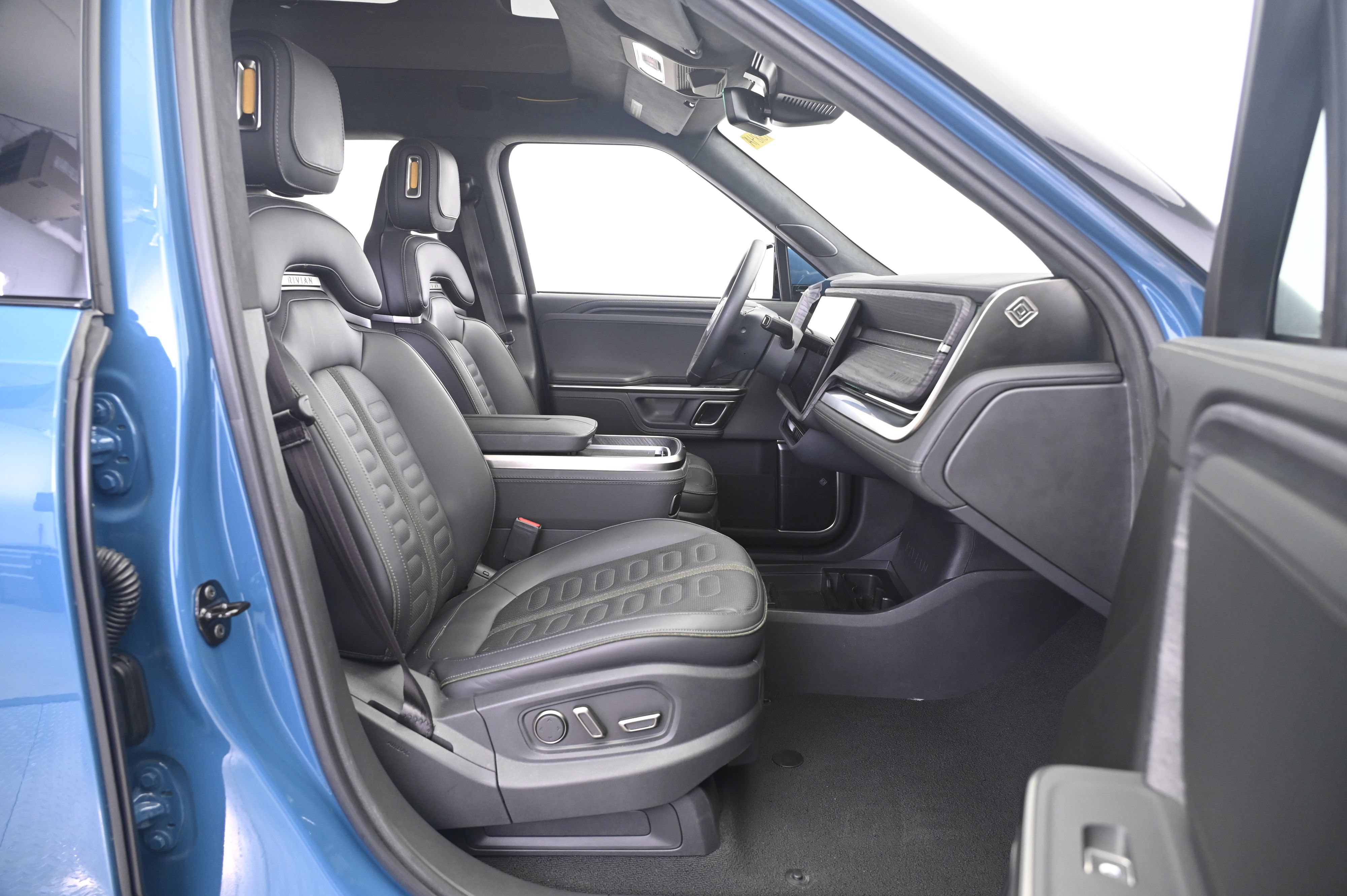 Used 2024 Rivian R1S Adventure Quad AWD/4WD image 24