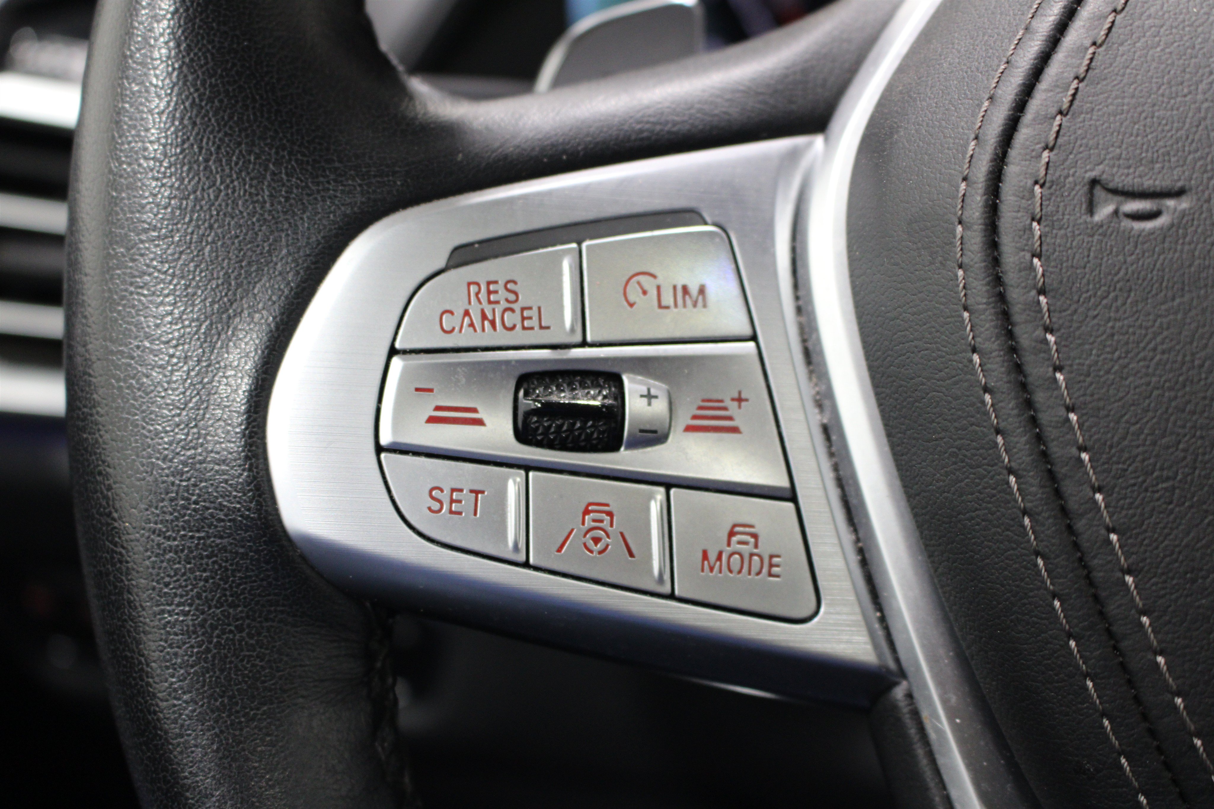 Used 2022 BMW X7 xDrive40i w/ Premium Package AWD/4WD image 13