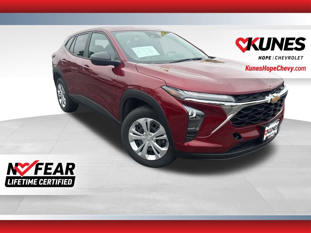 Used 2025 Chevrolet Trax LS image 1