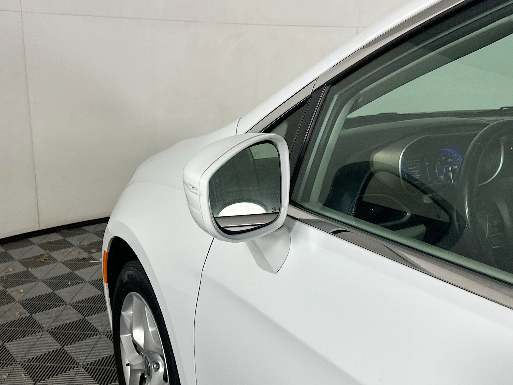 Used 2017 Chrysler Pacifica Touring-L w/ Tire & Wheel Group image 16