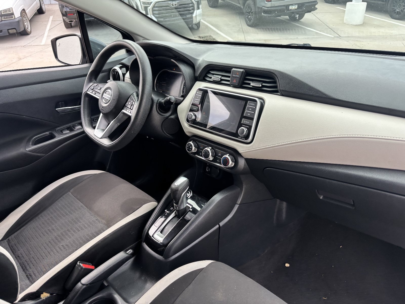 Used 2021 Nissan Versa SV FWD image 13