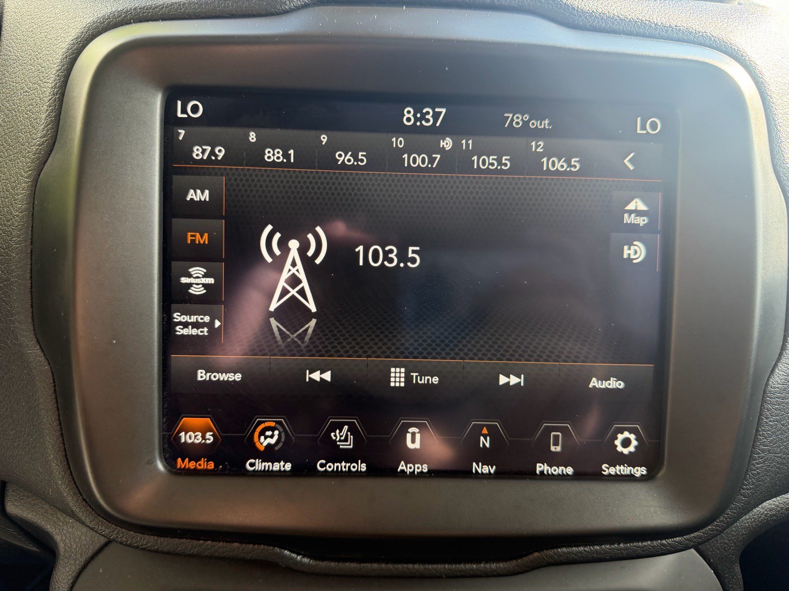 Used 2023 Jeep Renegade Latitude w/ Sun/Sound Group AWD/4WD image 38