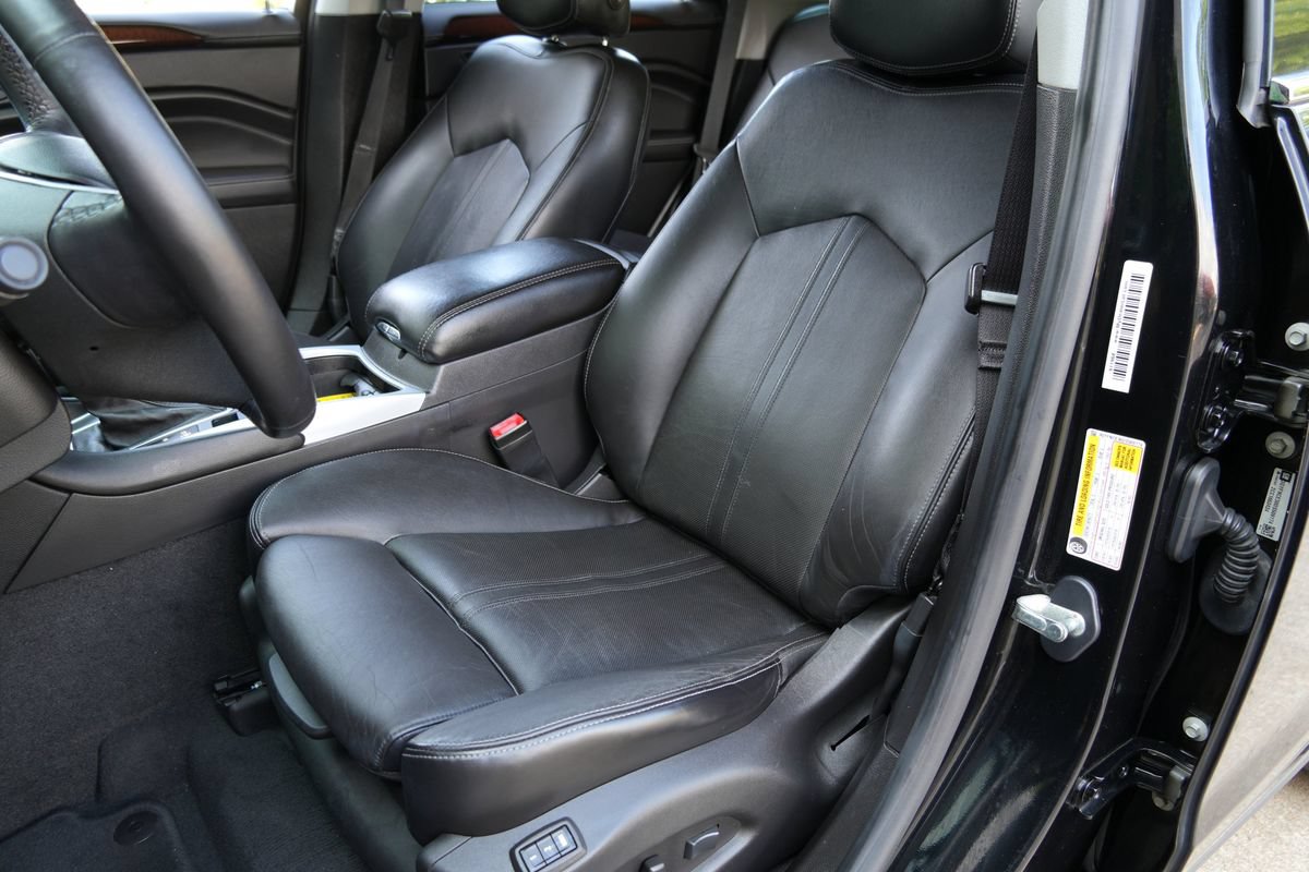 Used 2013 Cadillac SRX Luxury w/ Driver Awareness Package FWD image 6