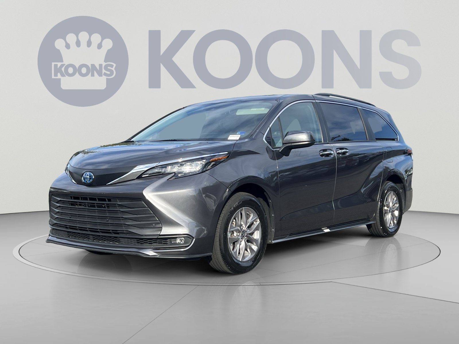 Used 2025 Toyota Sienna XLE