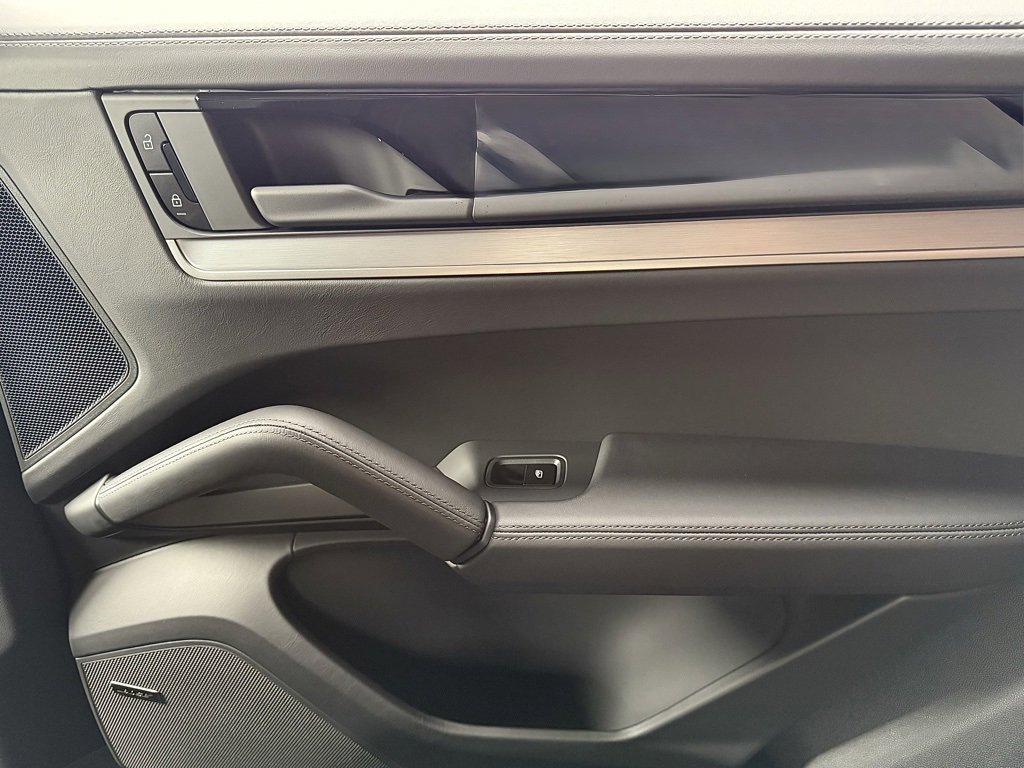 New 2024 Porsche Cayenne Turbo image 18