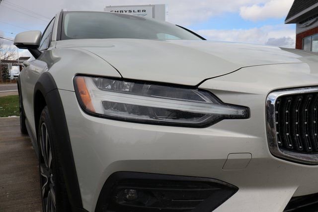 Used 2021 Volvo V60 T5 Cross Country w/ Climate Package image 4
