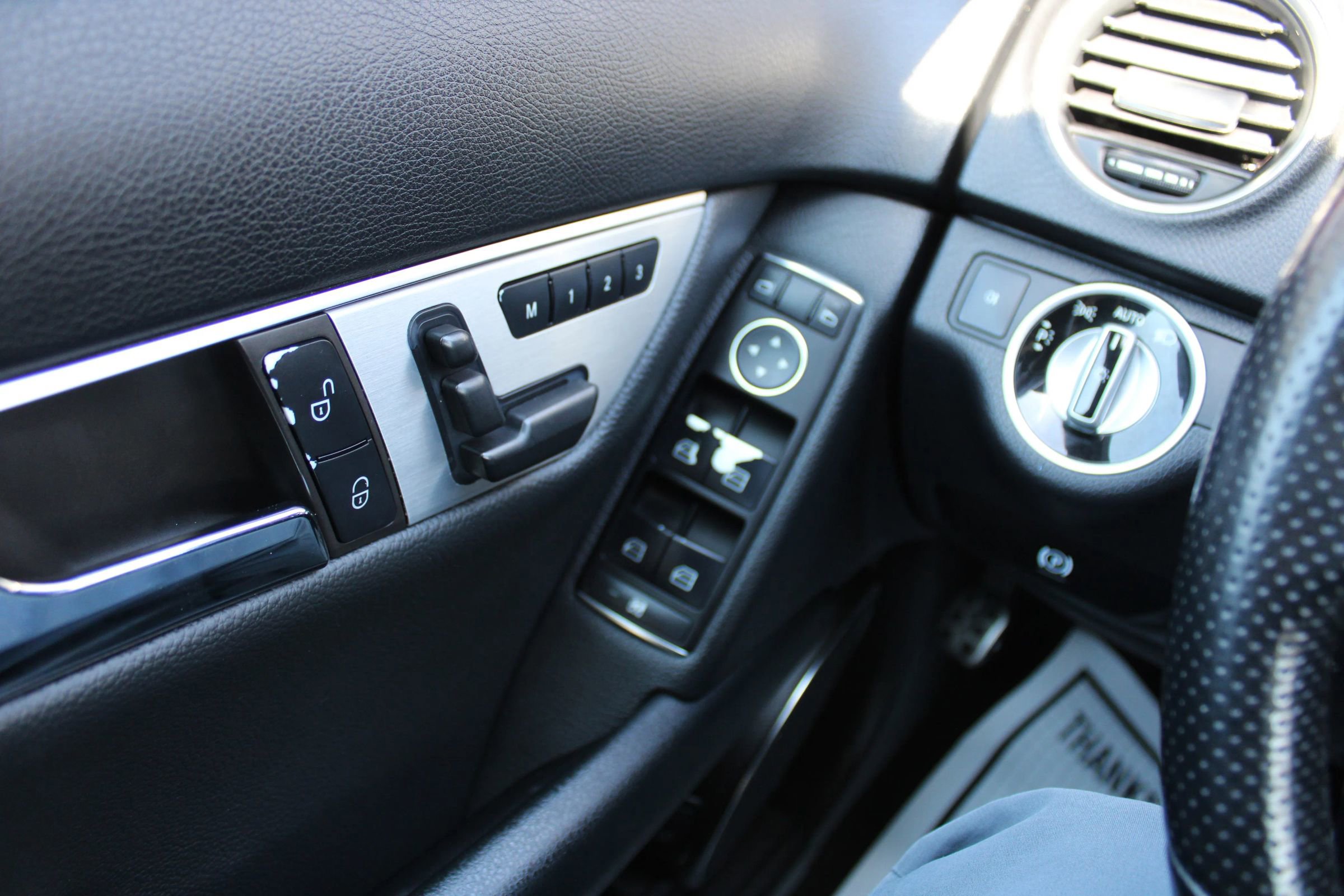 Used 2013 Mercedes-Benz C 250 C 250 Sport Sedan 4D image 17