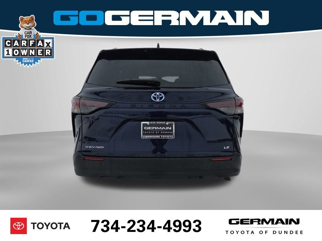 Used 2025 Toyota Sienna LE image 9