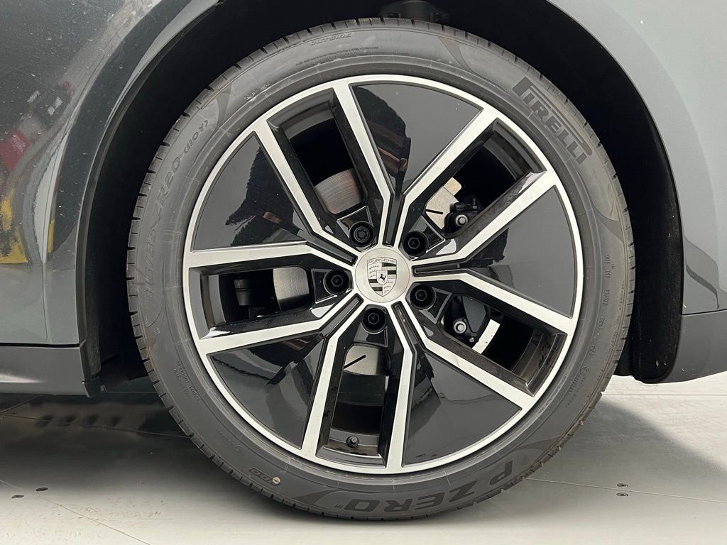 Used 2025 Porsche Panamera image 27