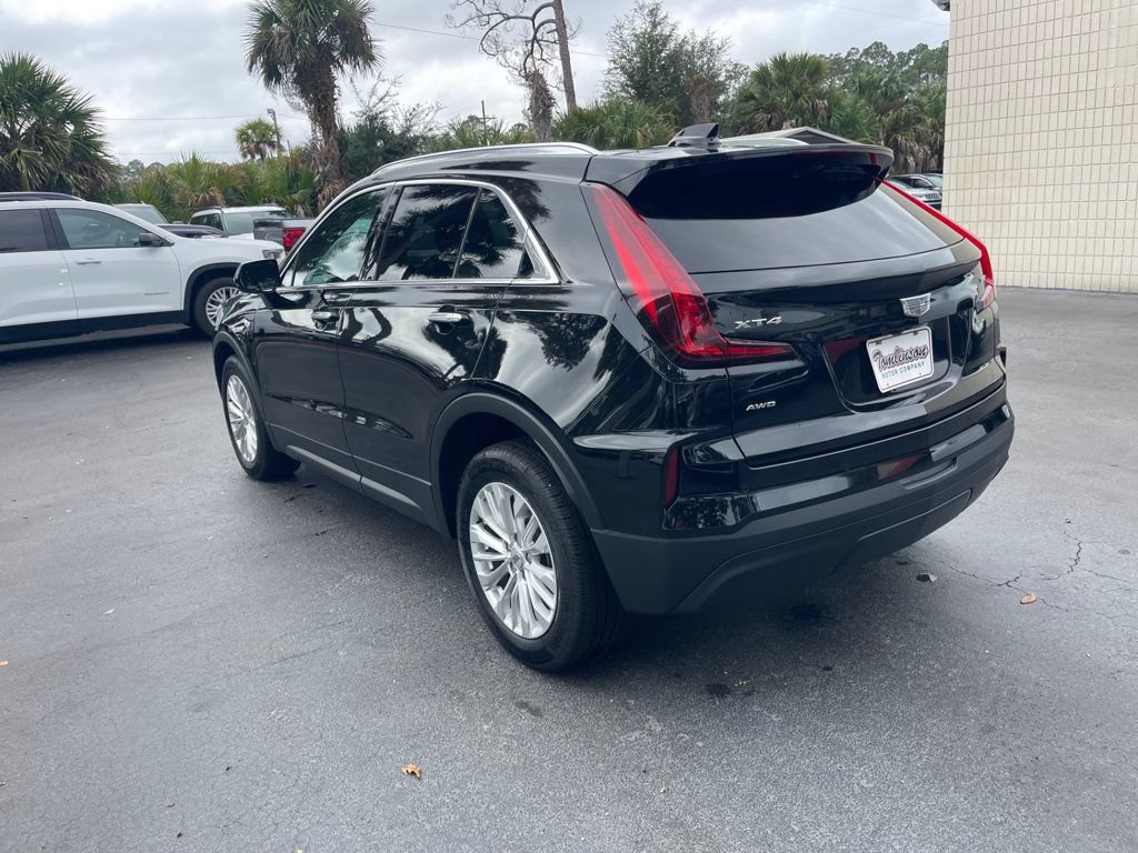 Used 2024 Cadillac XT4 Luxury w/ Cold Weather Package AWD/4WD image 3