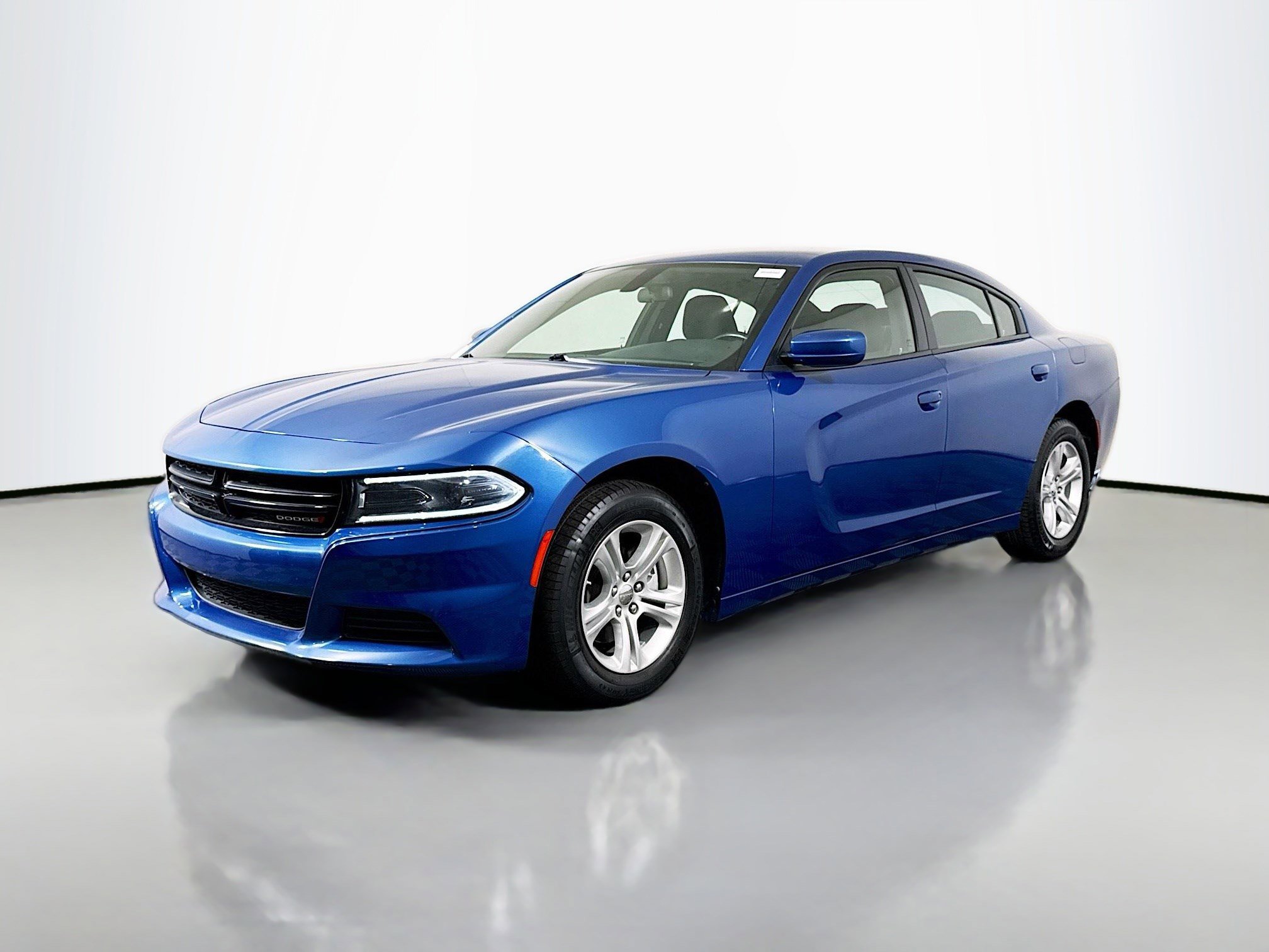 Used 2022 Dodge Charger SXT RWD image 4