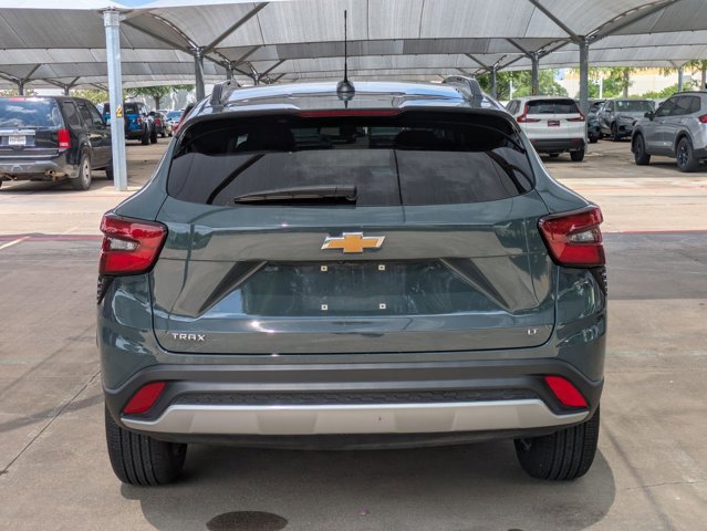 Used 2025 Chevrolet Trax LT FWD image 6