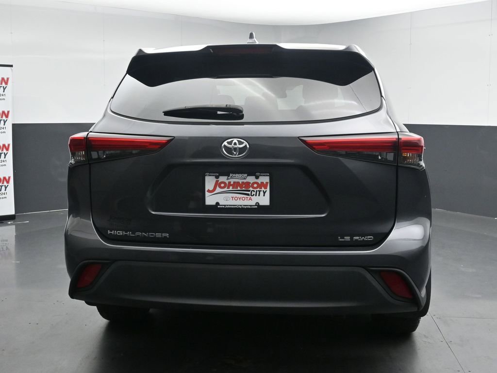 Used 2021 Toyota Highlander LE AWD/4WD image 8